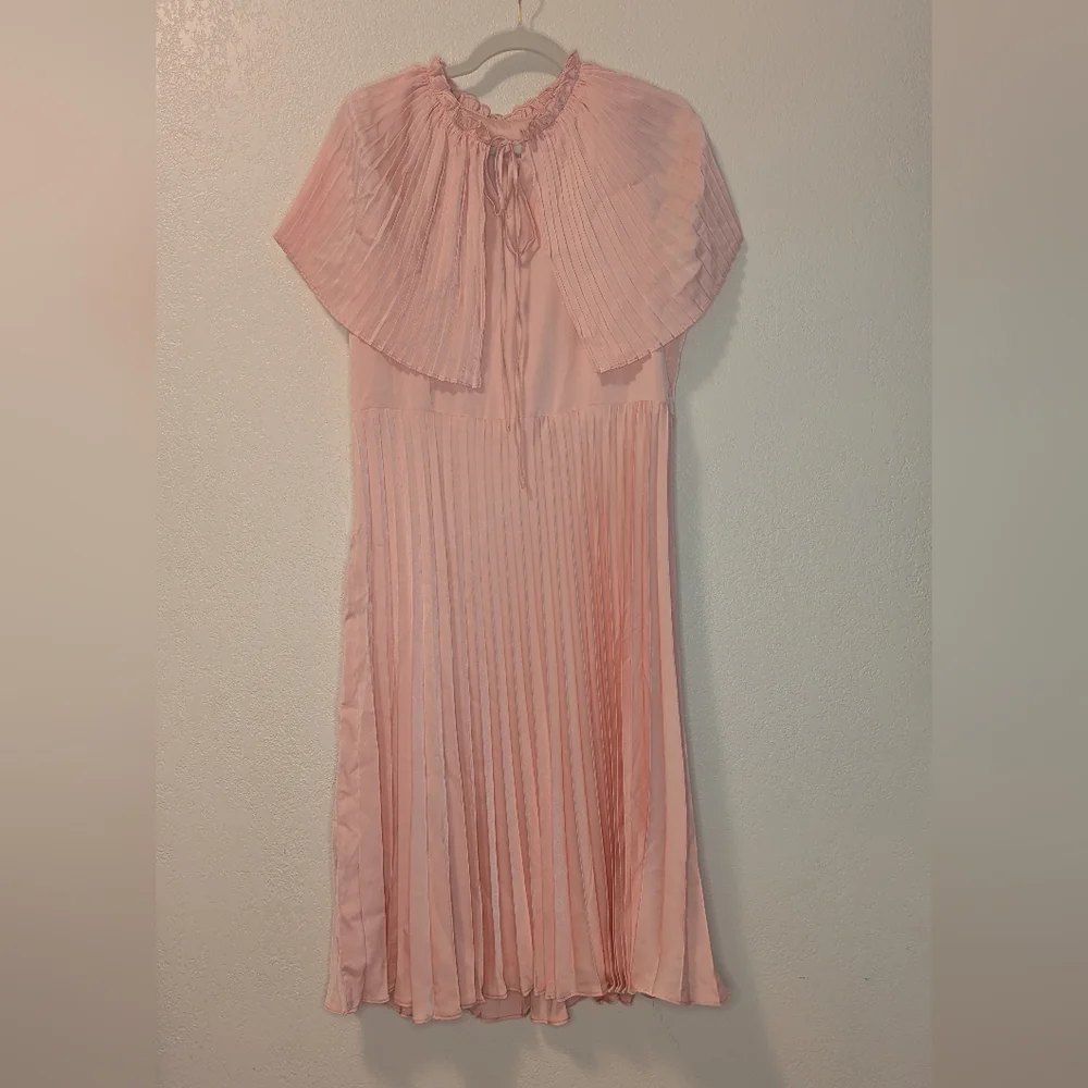 Sarah Luton Sleeveless Midi Dress With Cape Collar - Picture 8 of 11